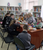 «Светлая Пасха Христова» - беседы у выставки, мастер-класс по вязанию пасхальных игрушек в преддверии праздника Светлой Пасхи для читателей организованы Е.В. Абрамовой, заведующей Фёдоровской поселковой библиотекой и библиотекарем И.М. Ковалевой.