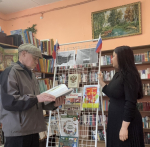 «Флаг моей родной страны» – обзор выставки, посвященный Дню государственного флага Российской Федерации, проведён для читателей Красноборской поселковой библиотеки.