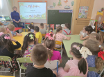 «Пернатые друзья» - экологическую беседу, посвящённую Международному дню птиц, для комбинированной группы дошкольного отделения МБОУ «СОШ Любанский ЦО» провела Анна Чижикова, заведующая Любанской сельской библиотекой.