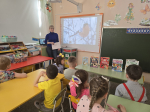 «Пернатые друзья» - экологическую беседу, посвящённую Международному дню птиц, для комбинированной группы дошкольного отделения МБОУ «СОШ Любанский ЦО» провела Анна Чижикова, заведующая Любанской сельской библиотекой.