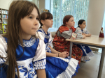 «Страна детского фольклора» – познавательную игровую программу для детей провела Марина Орлова, заведующая Тосненской сельской библиотекой.