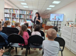 «День заботы: защитим наших пушистых зверей» - экологический час, посвящённый Дню защиты животных, для воспитанников детского сада № 23 провела Елена Абрамова, заведующая Фёдоровской поселковой библиотекой.